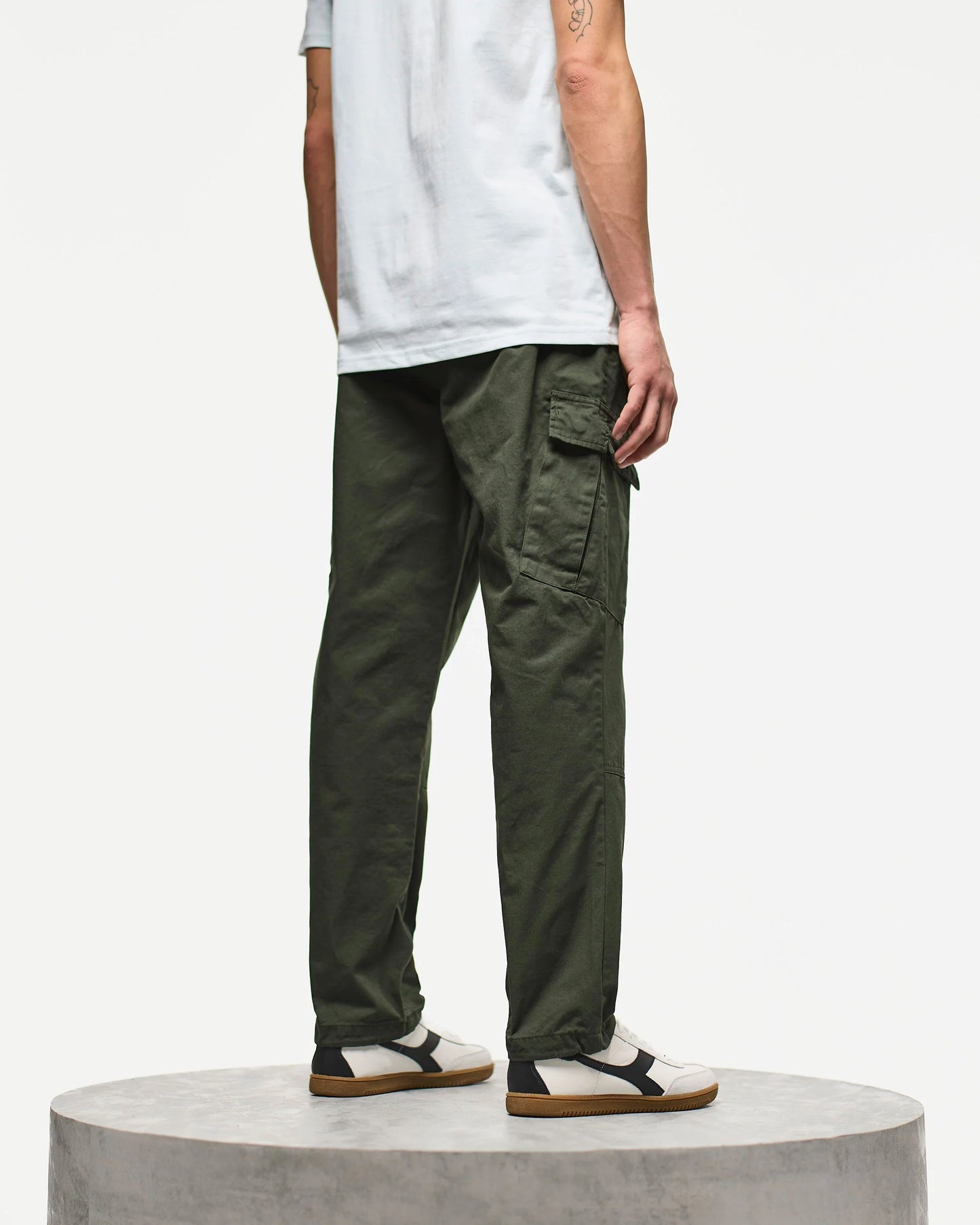 Weekend Offender - Eldon Relaxed Cargo Pants - Black Forest Green