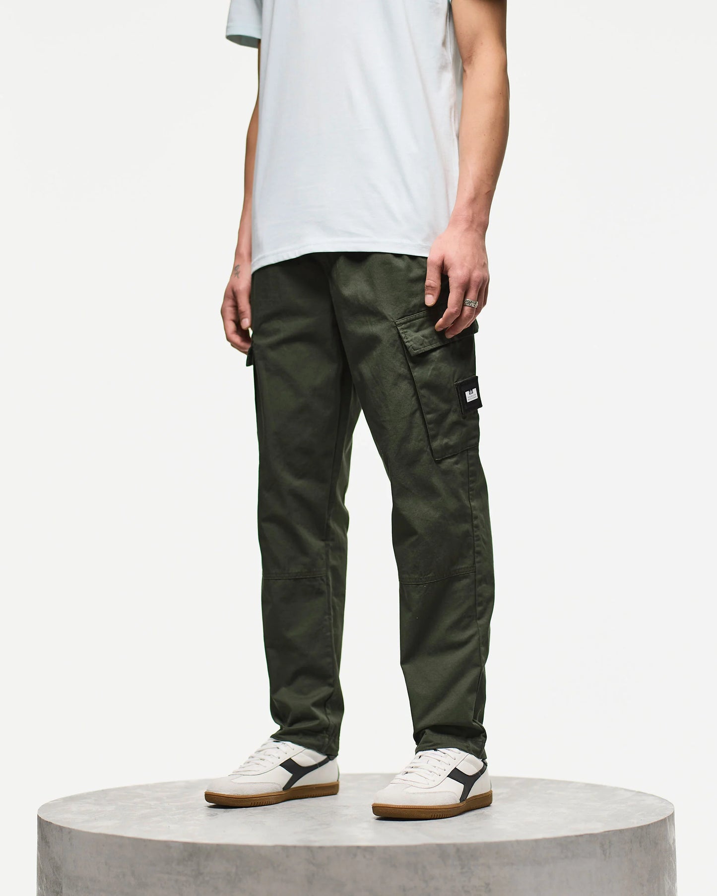 Weekend Offender - Eldon Relaxed Cargo Pants - Black Forest Green
